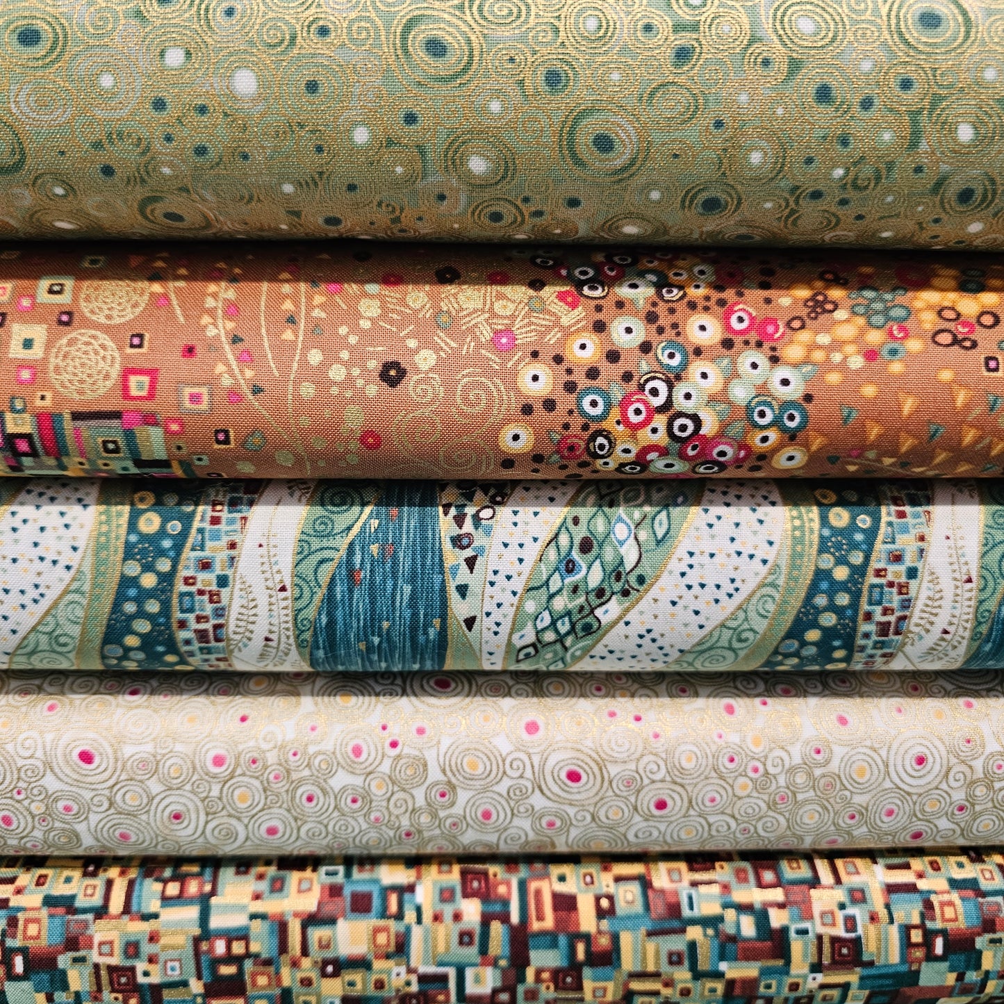 Golden – Makower Fabrics ½ Metre Bundle (5 Fabrics)