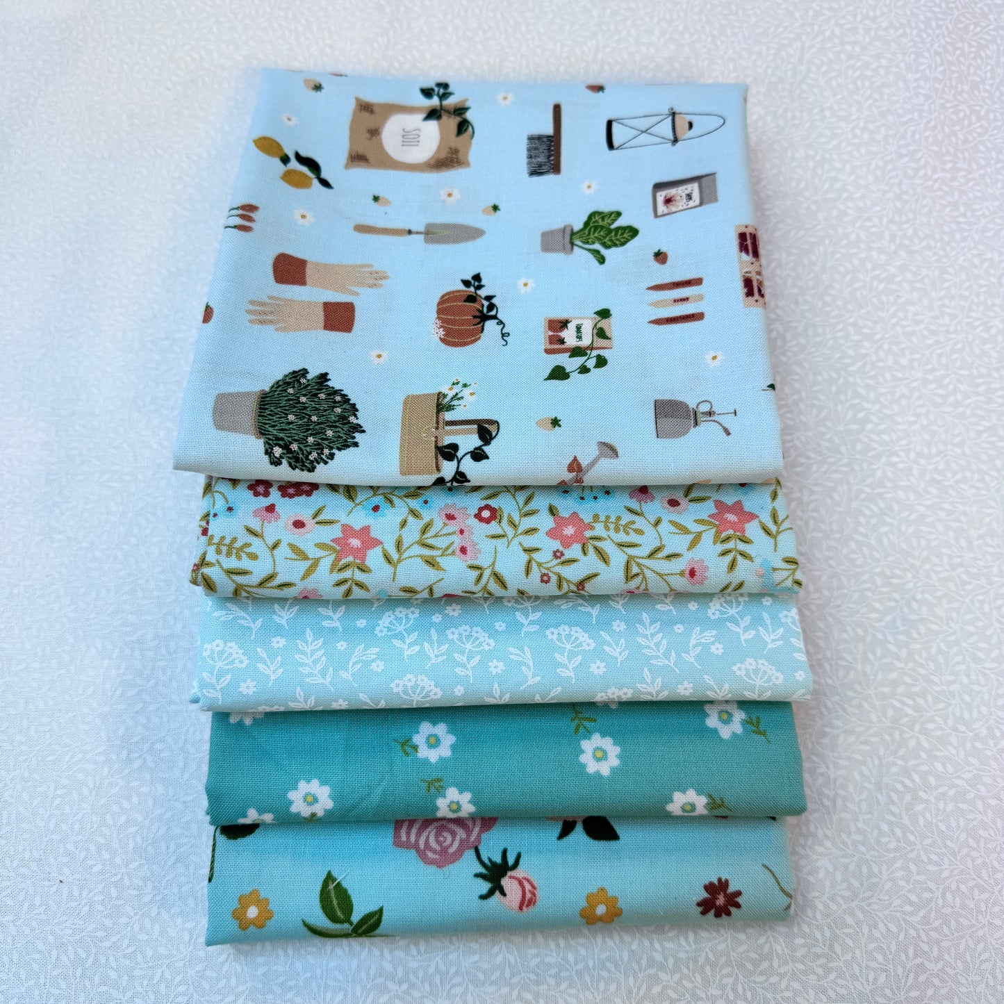 Various 5 Piece Fat Quarter Bundles - Choice of Design