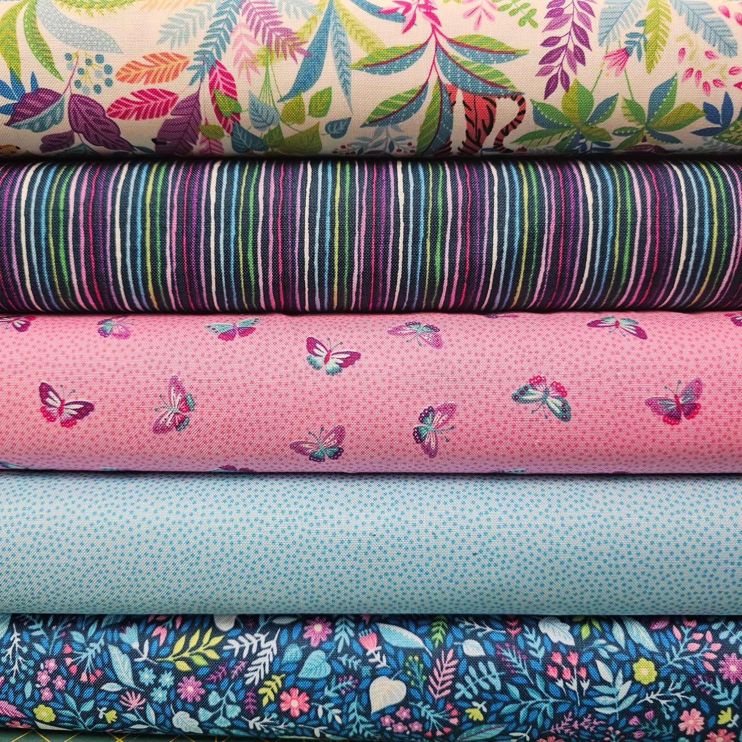 Tropica – Makower Fabrics ½ Metre Bundle (5 Fabrics)